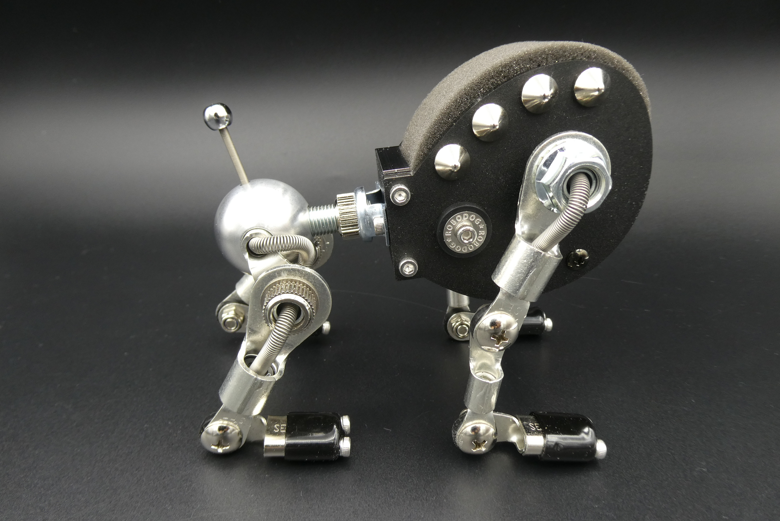 Robodog-watch-stand-MB&F