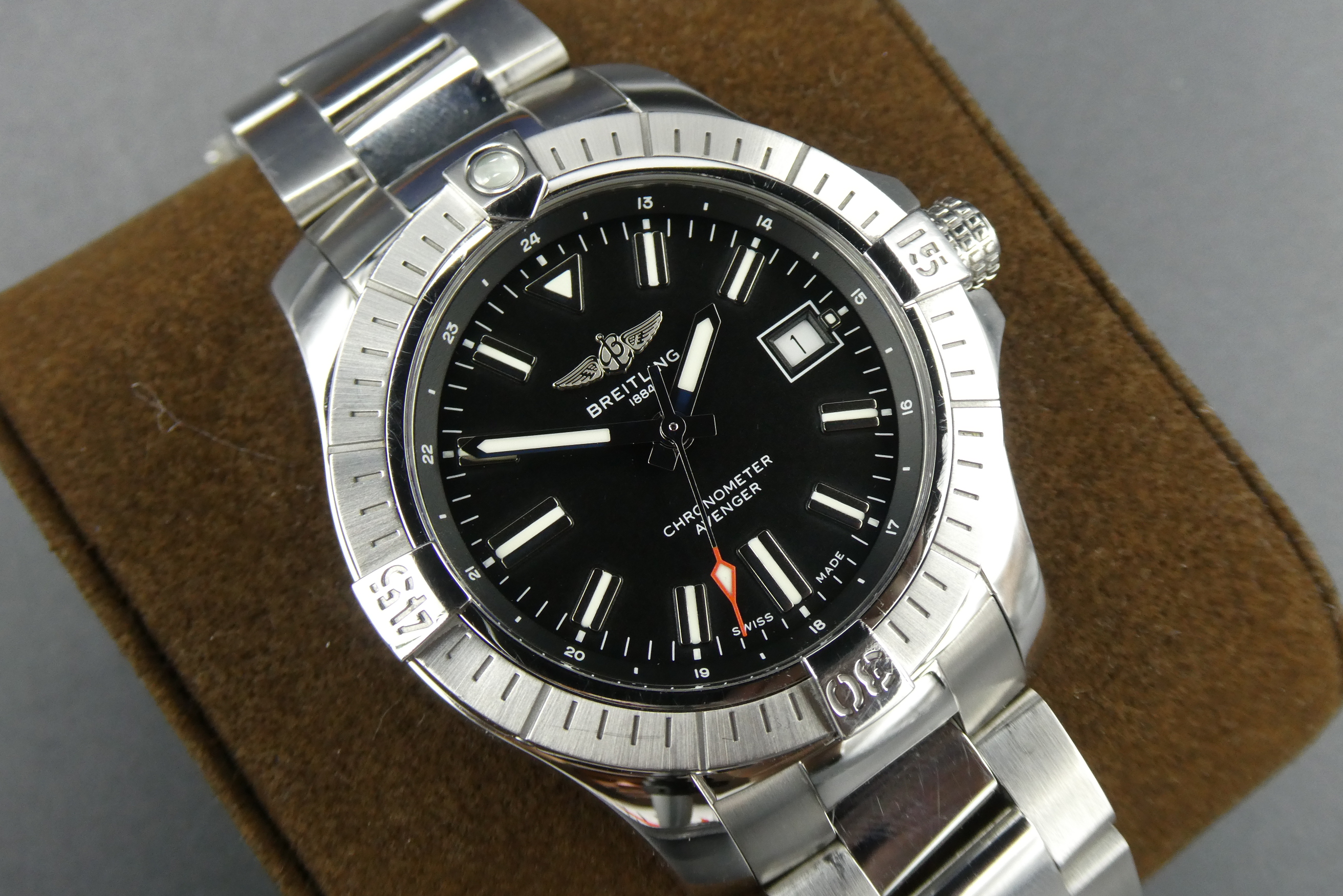 used Breitling Avenger A17318