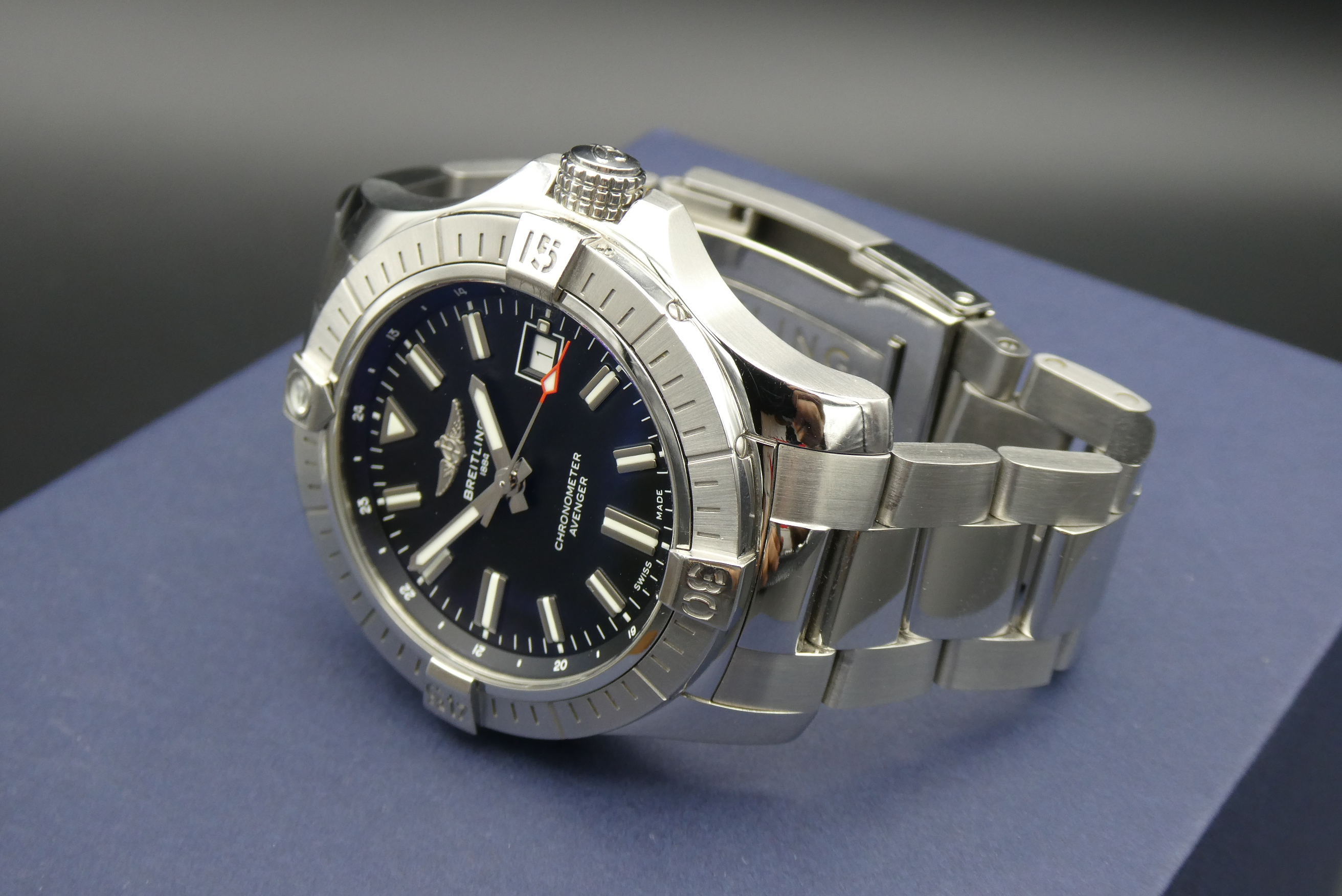x SOLD x Breitling Avenger Automatic 43 A17318 Black Dial - Image 3