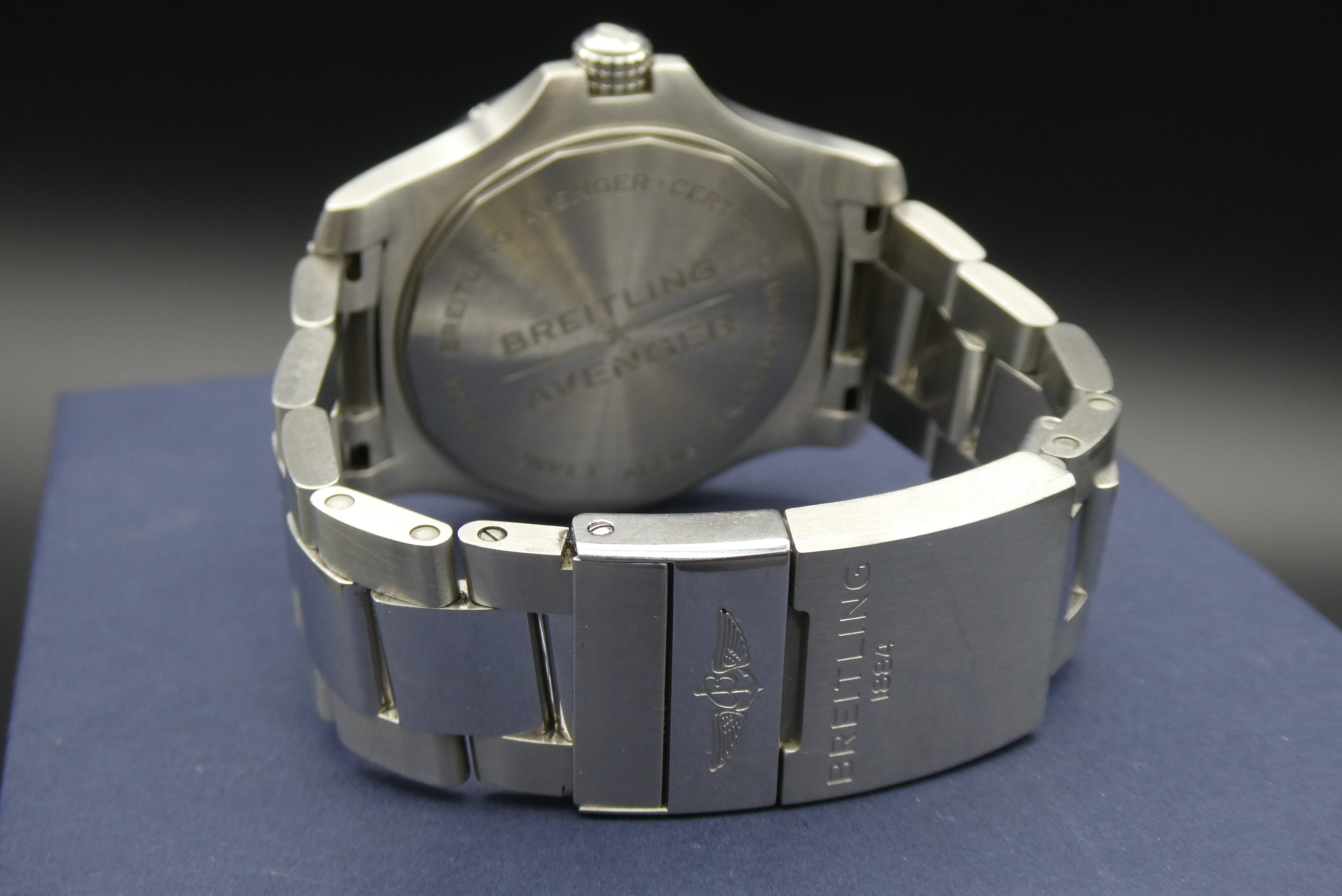 sell Breitling Avenger A17318 buyer