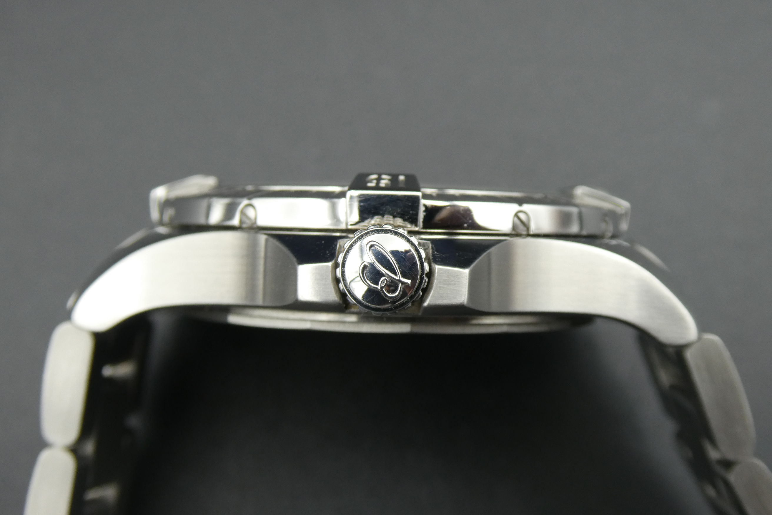 sell Breitling Avenger A17318 buyer online