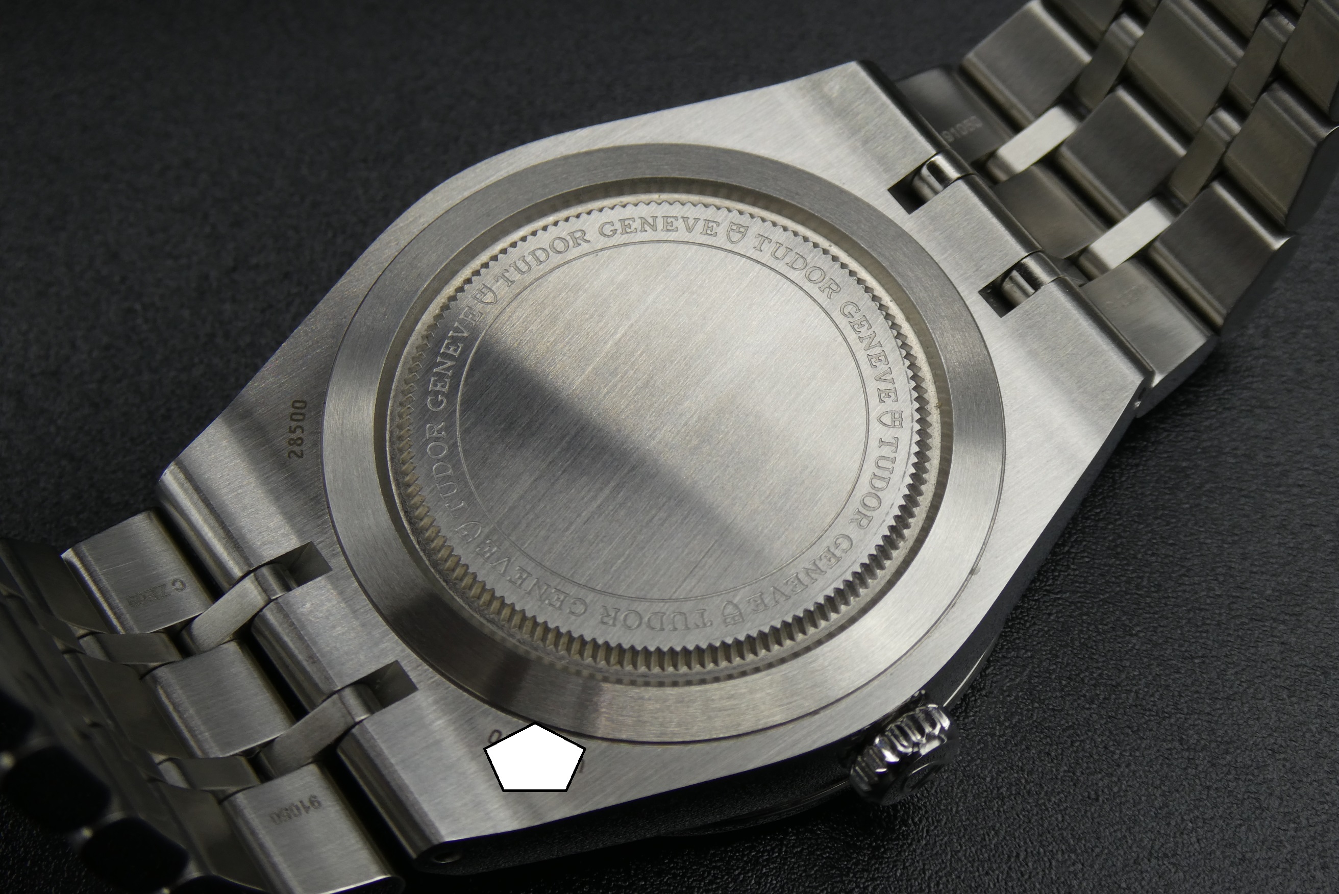 Sell-Tudor-Royal-M28500