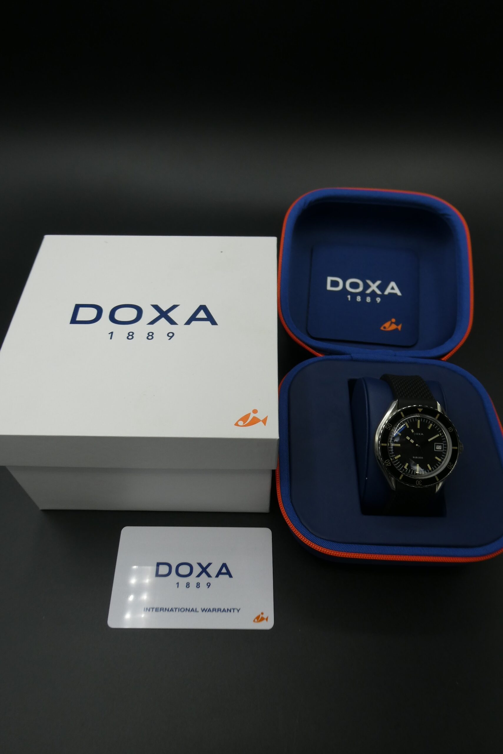 x SOLD x Doxa SUB 200 SHARKHUNTER Black dial / rubber 799.10.101.20 - Image 2