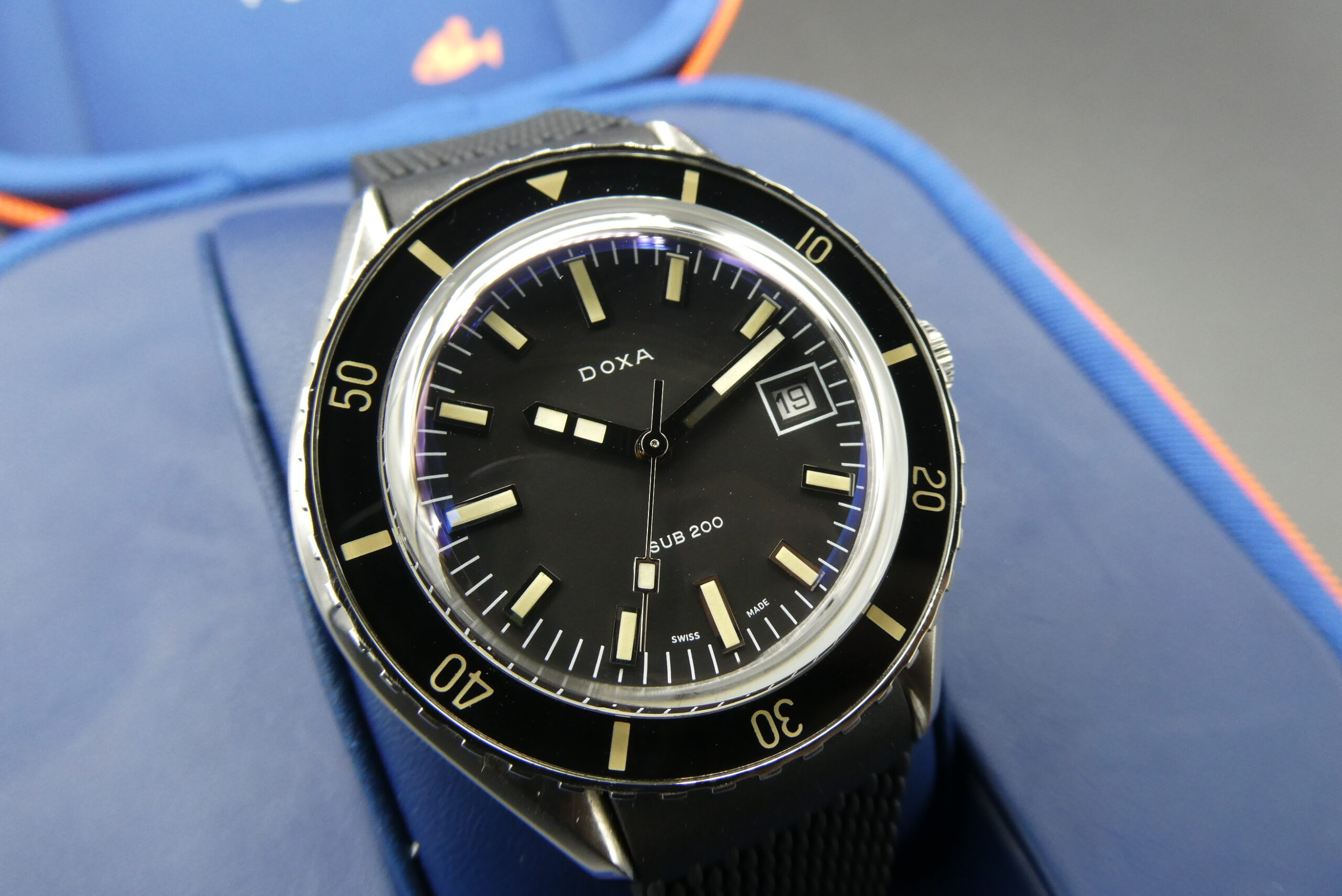 x SOLD x Doxa SUB 200 SHARKHUNTER Black dial / rubber 799.10.101.20 - Image 3