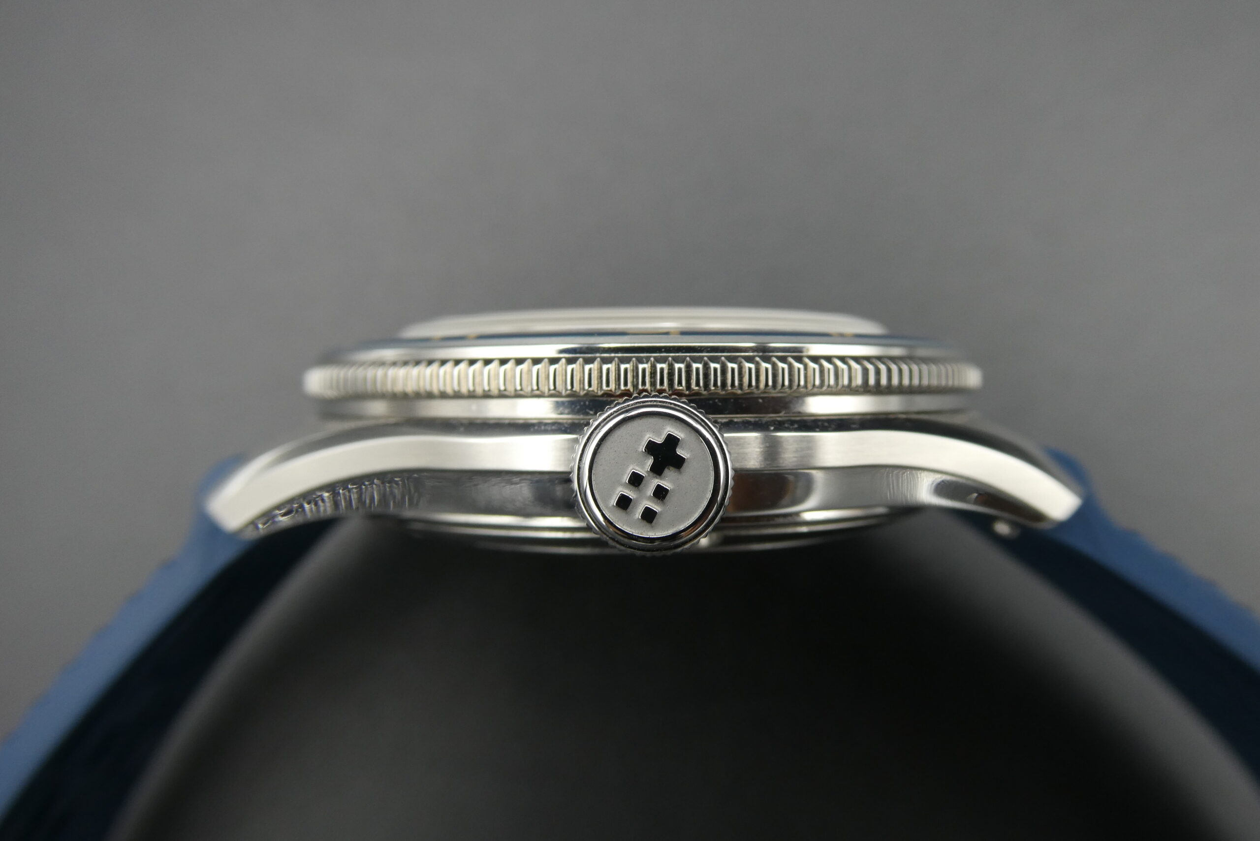 x SOLD x Christopher Ward C65 Aquitaine GMT 41mm White Sand/Blue - Image 9