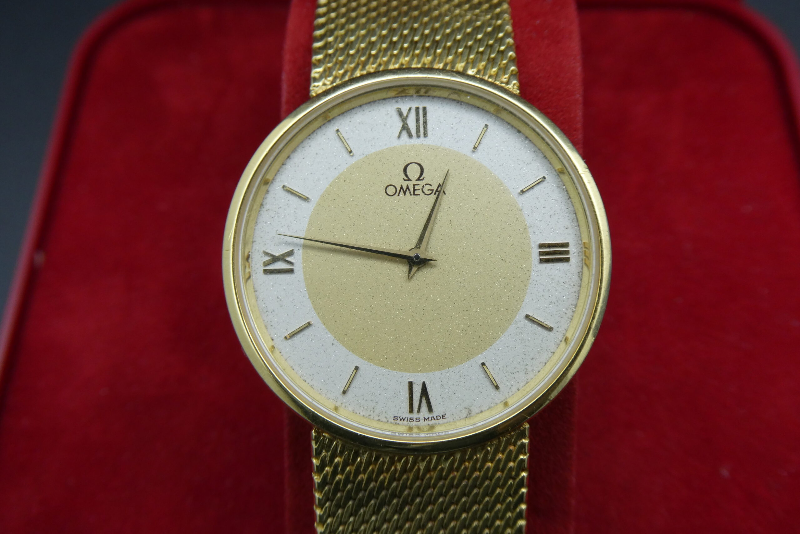 x SOLD x Omega Quartz 18k Gold integrated bracelet 191.7361 - Vintage - Image 4