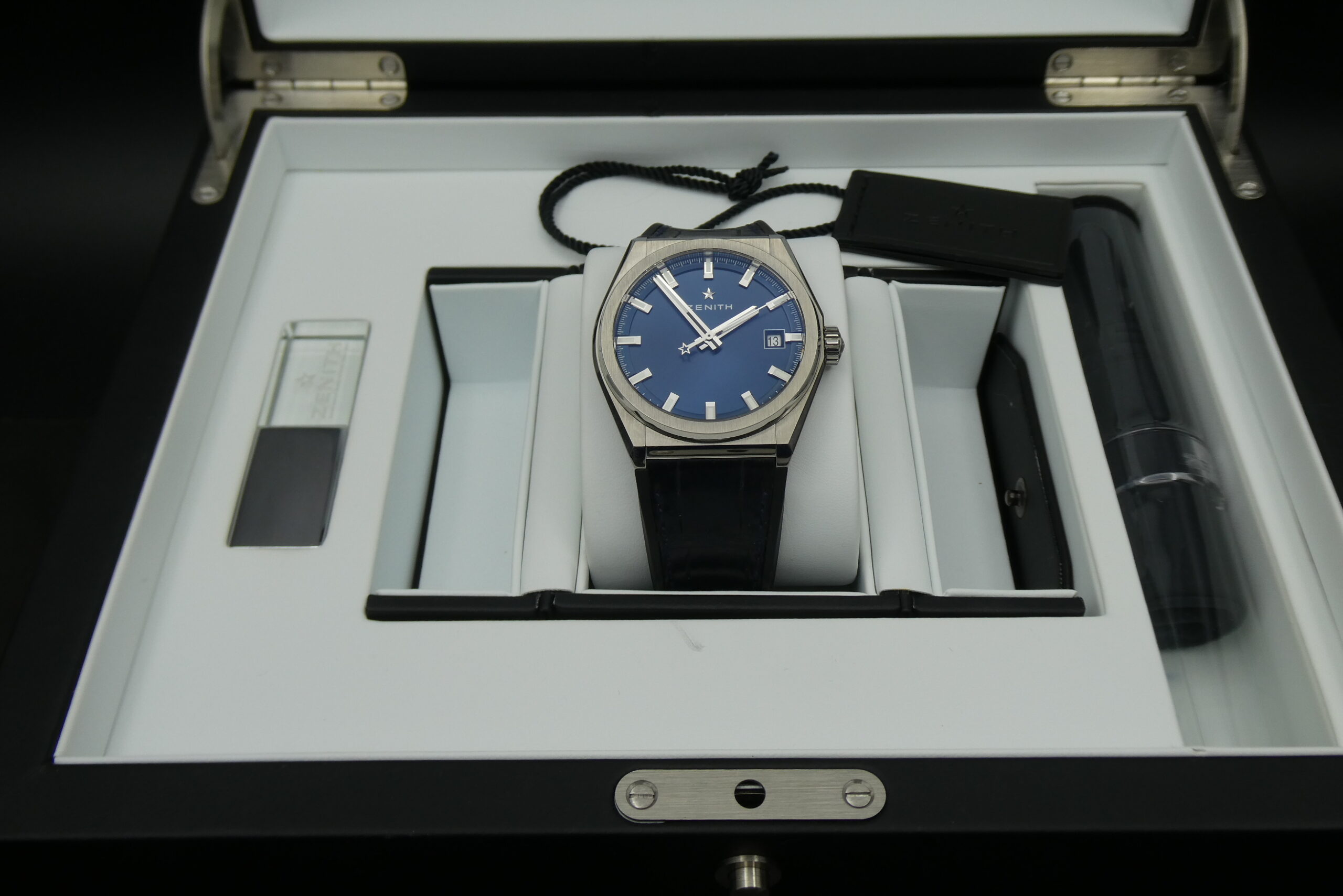 x SOLD x Zenith Defy Classic 95.9000.670/51 Titanium Blue dial 41mm - Image 13